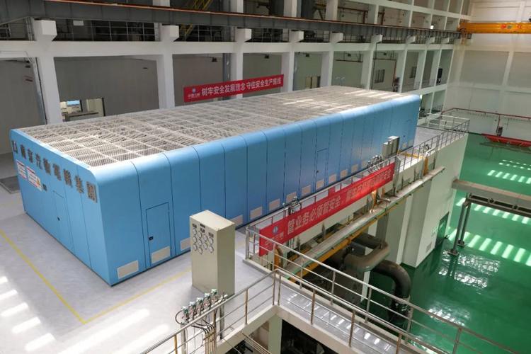 垃圾發(fā)電汽輪機(jī)組外觀 攝影:湯永浩垃圾運(yùn)輸車輛進(jìn)入廠區(qū)后,先通過(guò)